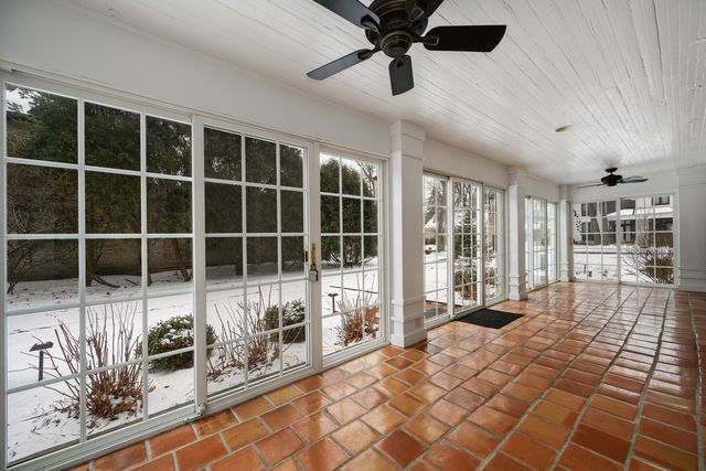 901 E Glenwood Road, Glenview, IL 60025