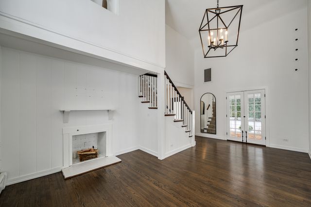 901 E Glenwood Road, Glenview, IL 60025