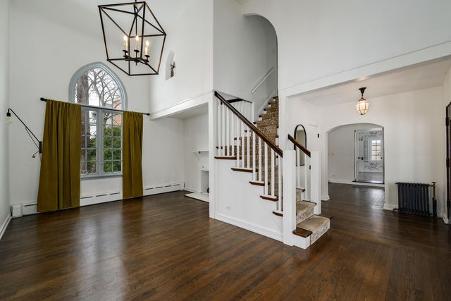 901 E Glenwood Road, Glenview, IL 60025