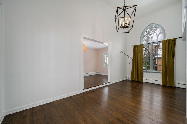 901 E Glenwood Road, Glenview, IL 60025