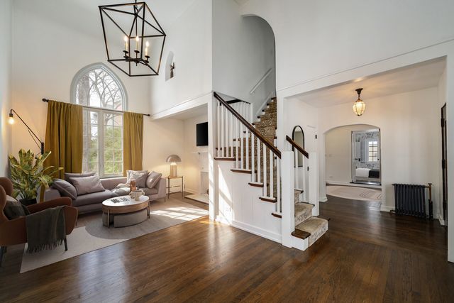 901 E Glenwood Road, Glenview, IL 60025