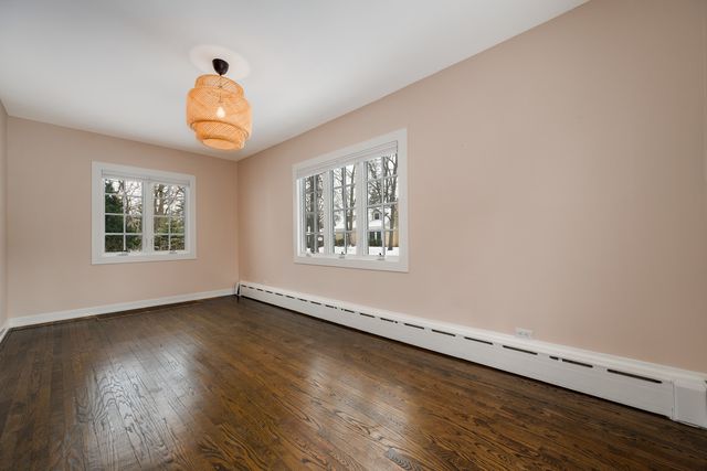 901 E Glenwood Road, Glenview, IL 60025