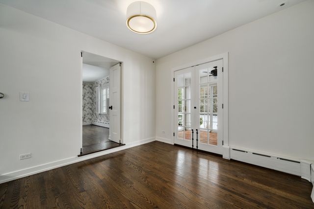 901 E Glenwood Road, Glenview, IL 60025