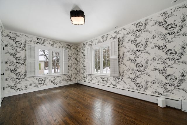 901 E Glenwood Road, Glenview, IL 60025