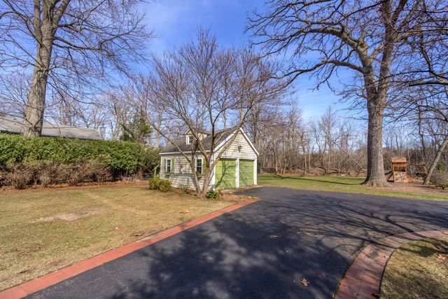 901 E Glenwood Road, Glenview, IL 60025