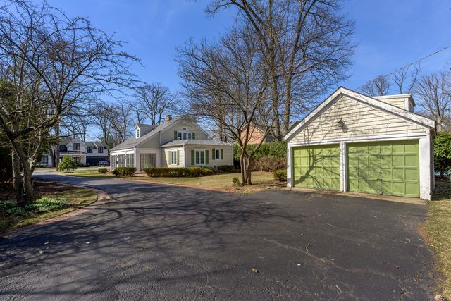 901 E Glenwood Road, Glenview, IL 60025