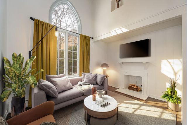 901 E Glenwood Road, Glenview, IL 60025