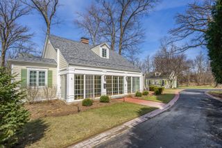 901 E Glenwood Road, Glenview, IL 60025