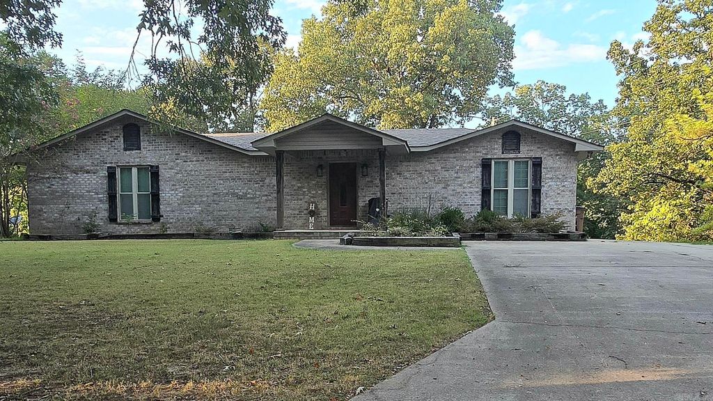 1916 Cogbill Rd, Wynne, AR 72396