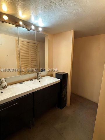 100 Ocean Lane Dr 303, Key Biscayne, FL 33149