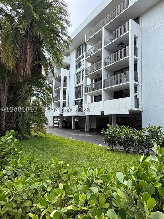 100 Ocean Lane Dr 303, Key Biscayne, FL 33149