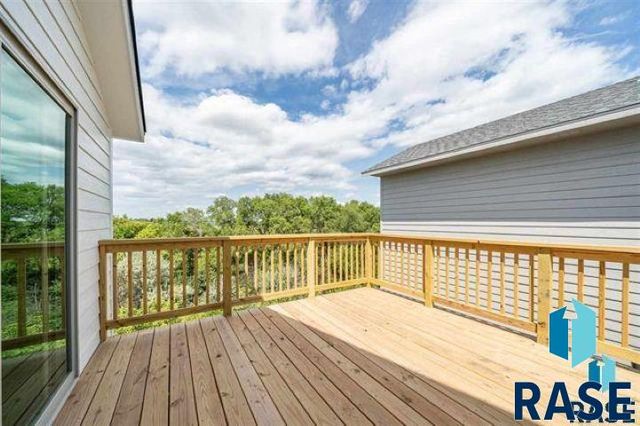 1008 Birch St, Harrisburg, SD 57032