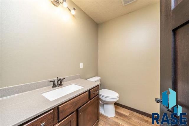 1008 Birch St, Harrisburg, SD 57032