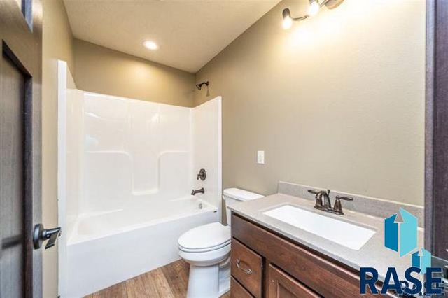 1008 Birch St, Harrisburg, SD 57032