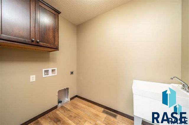 1008 Birch St, Harrisburg, SD 57032