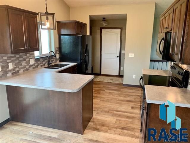 1008 Birch St, Harrisburg, SD 57032