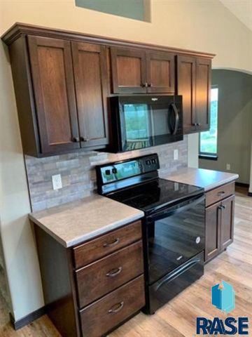 1008 Birch St, Harrisburg, SD 57032