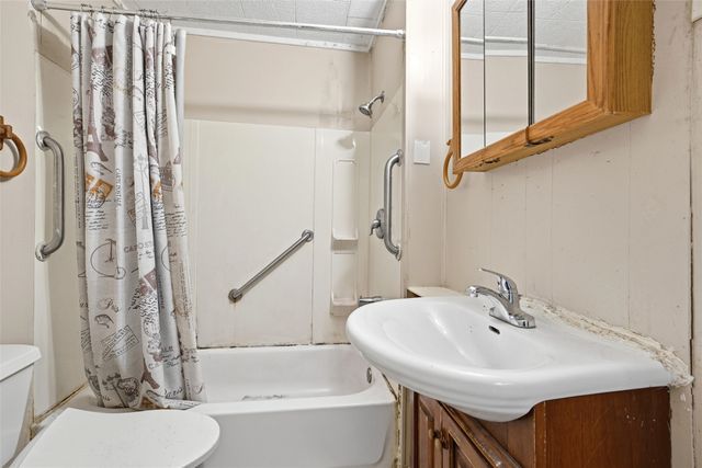 806 Hamilton Drive, Gholson, TX 76705