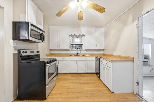 806 Hamilton Drive, Gholson, TX 76705