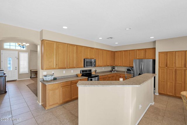 8021 W DONALD Drive, Peoria, AZ 85383