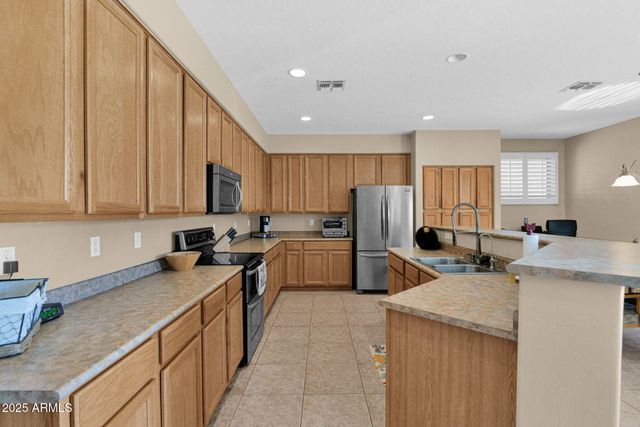 8021 W DONALD Drive, Peoria, AZ 85383