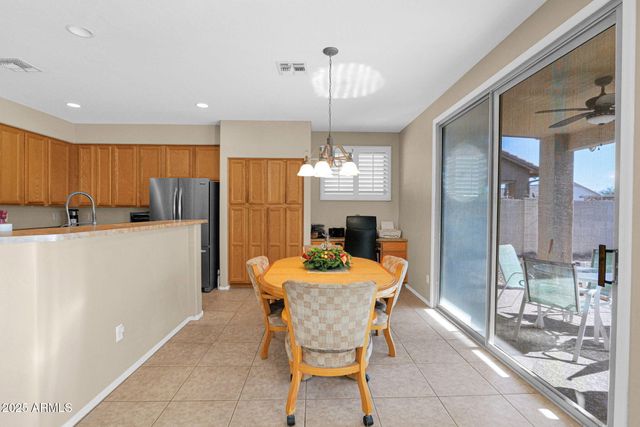 8021 W DONALD Drive, Peoria, AZ 85383