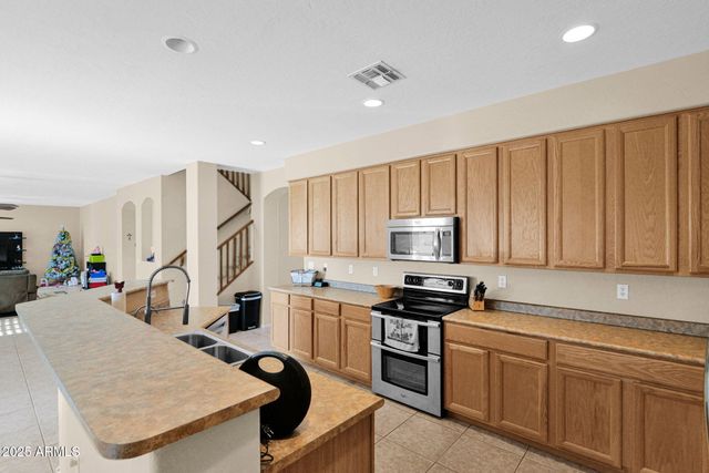 8021 W DONALD Drive, Peoria, AZ 85383