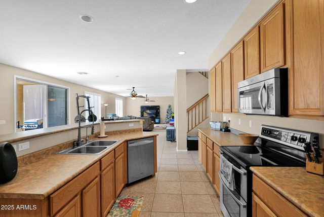 8021 W DONALD Drive, Peoria, AZ 85383