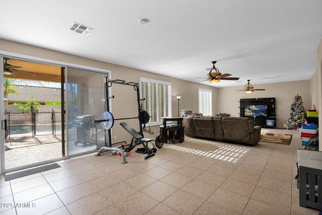 8021 W DONALD Drive, Peoria, AZ 85383