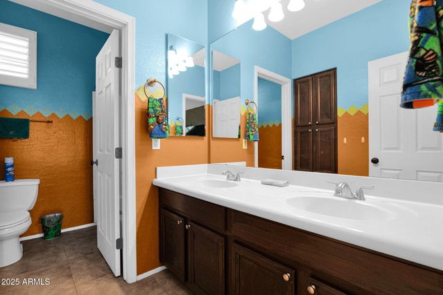 8021 W DONALD Drive, Peoria, AZ 85383