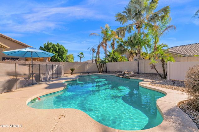 8021 W DONALD Drive, Peoria, AZ 85383