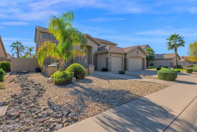 8021 W DONALD Drive, Peoria, AZ 85383