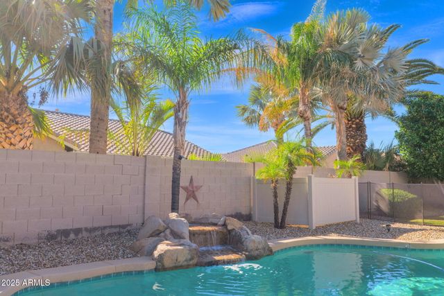 8021 W DONALD Drive, Peoria, AZ 85383