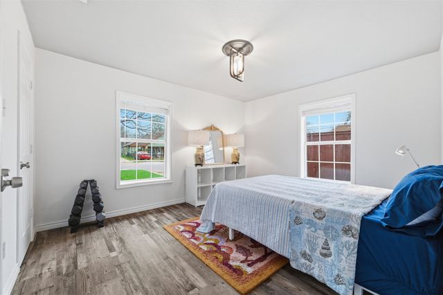 513 Ogden Avenue, Cockrell Hill, TX 75211