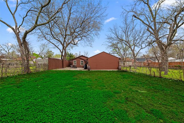 513 Ogden Avenue, Cockrell Hill, TX 75211