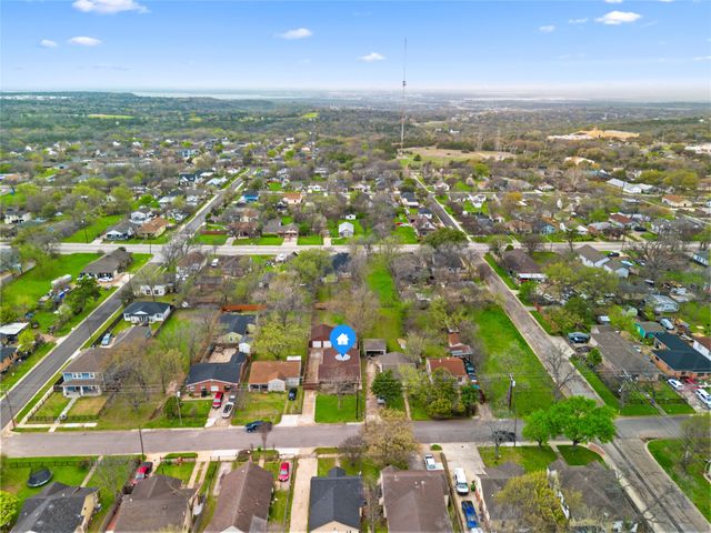 513 Ogden Avenue, Cockrell Hill, TX 75211