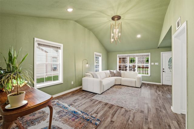 513 Ogden Avenue, Cockrell Hill, TX 75211