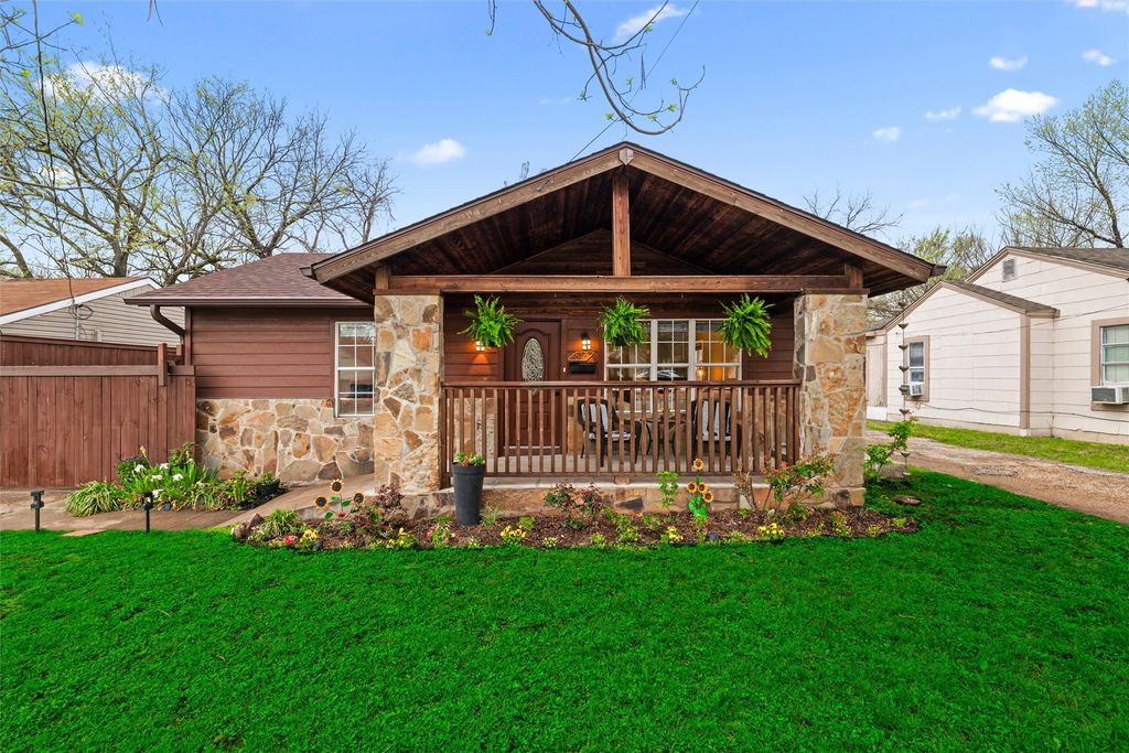 513 Ogden Avenue, Cockrell Hill, TX 75211