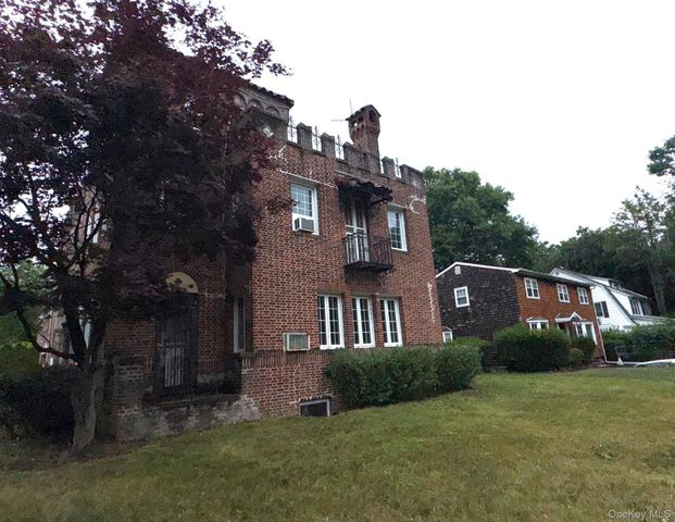 17 Hillside Avenue, Great Neck, NY 11021