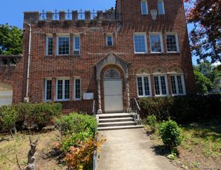 17 Hillside Avenue, Great Neck, NY 11021