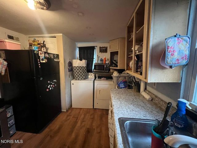 160 Dearborn Avenue, Toledo, OH 43605