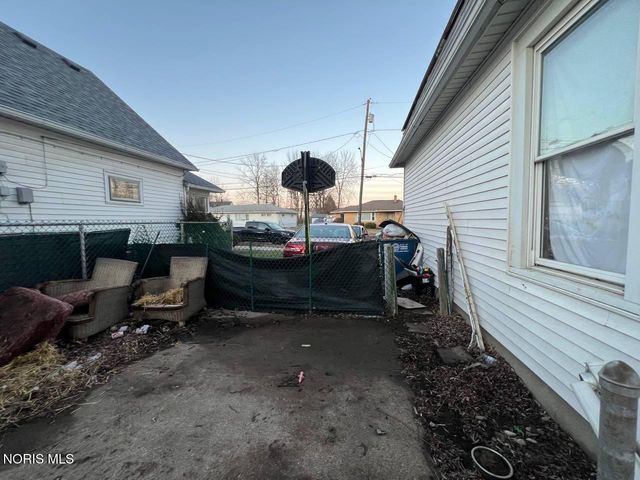 160 Dearborn Avenue, Toledo, OH 43605