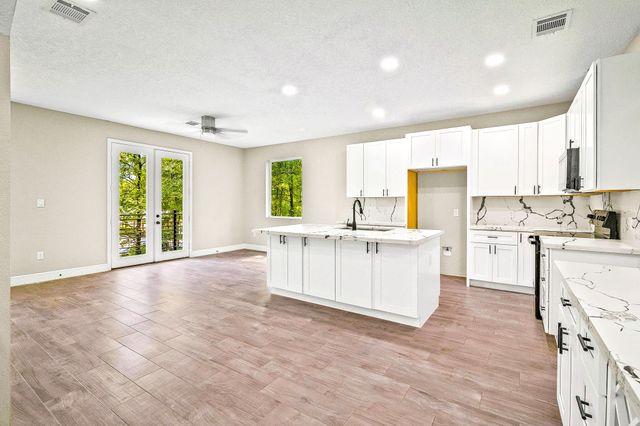107 Cloverdale, Livingston, TX 77351