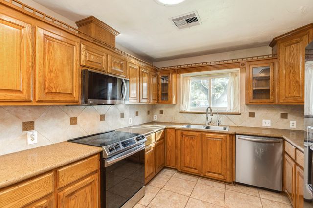 117 Talisman Street, Lake Jackson, TX 77566