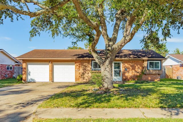 117 Talisman Street, Lake Jackson, TX 77566