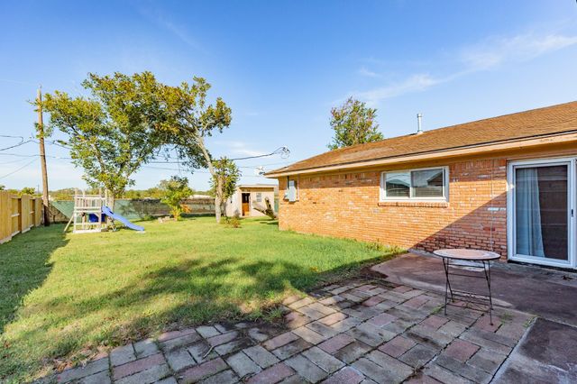 117 Talisman Street, Lake Jackson, TX 77566