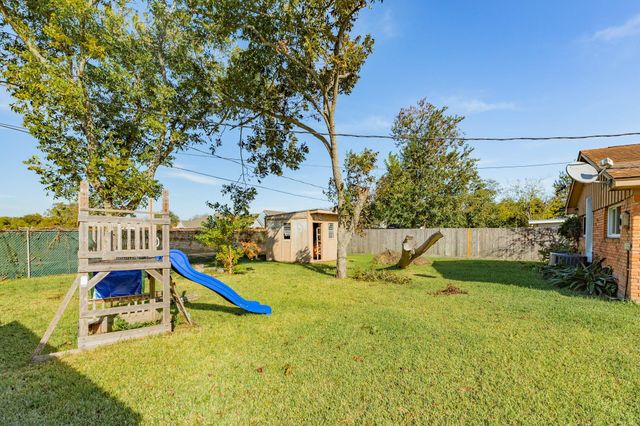 117 Talisman Street, Lake Jackson, TX 77566