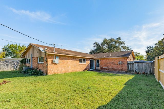 117 Talisman Street, Lake Jackson, TX 77566