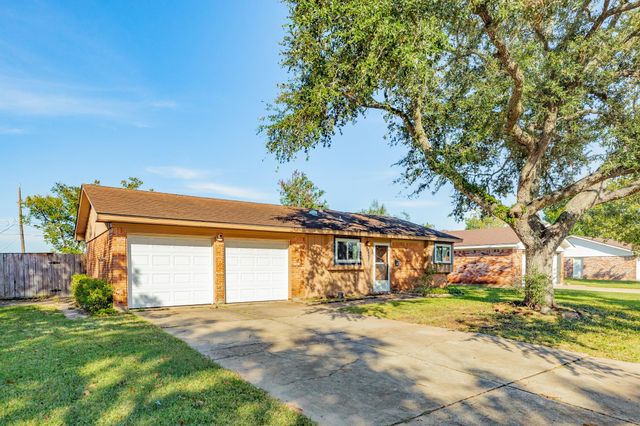 117 Talisman Street, Lake Jackson, TX 77566