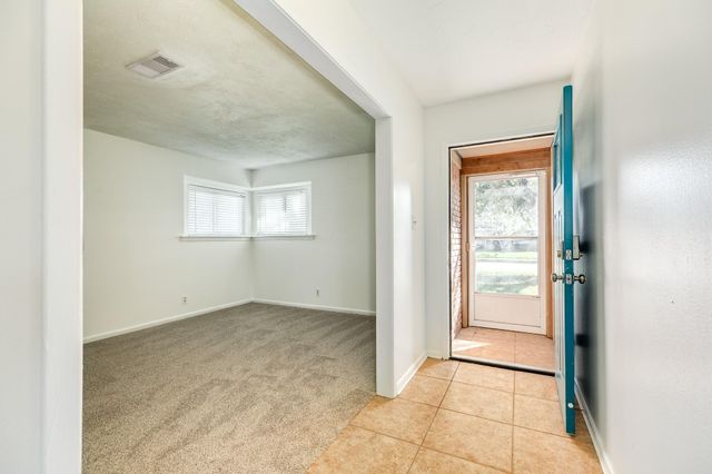 117 Talisman Street, Lake Jackson, TX 77566